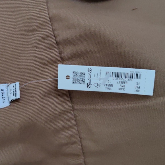 Darted Button-Up Shirt in (Re)generative Chino - Picture 11 of 13